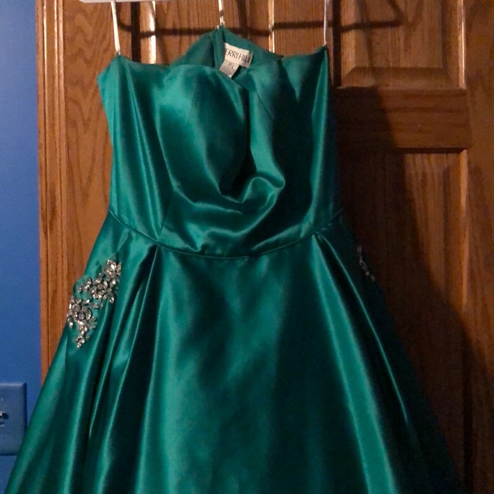 Emerald green dress with pockets